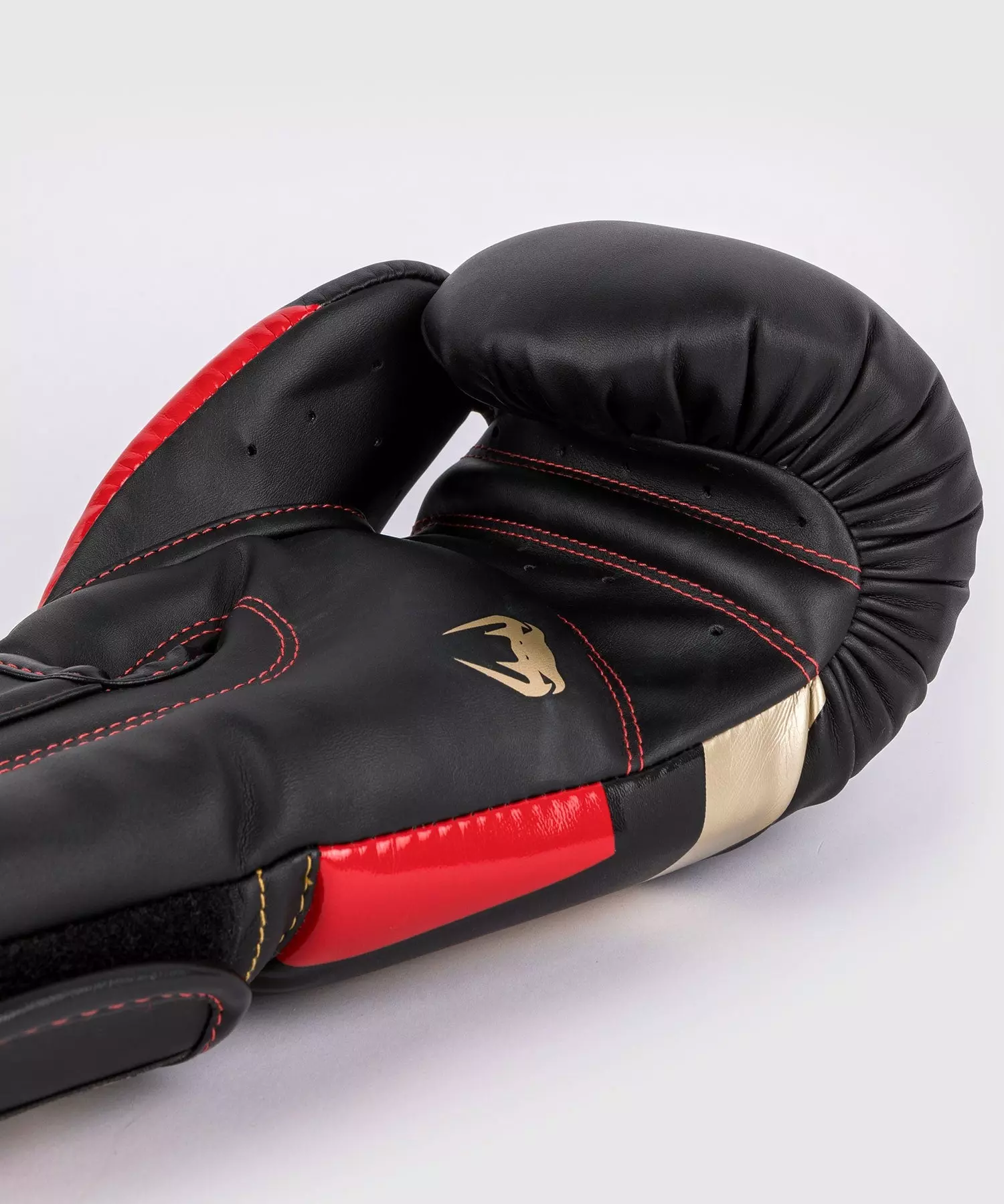 gants-boxe-elite-venum-noir-or