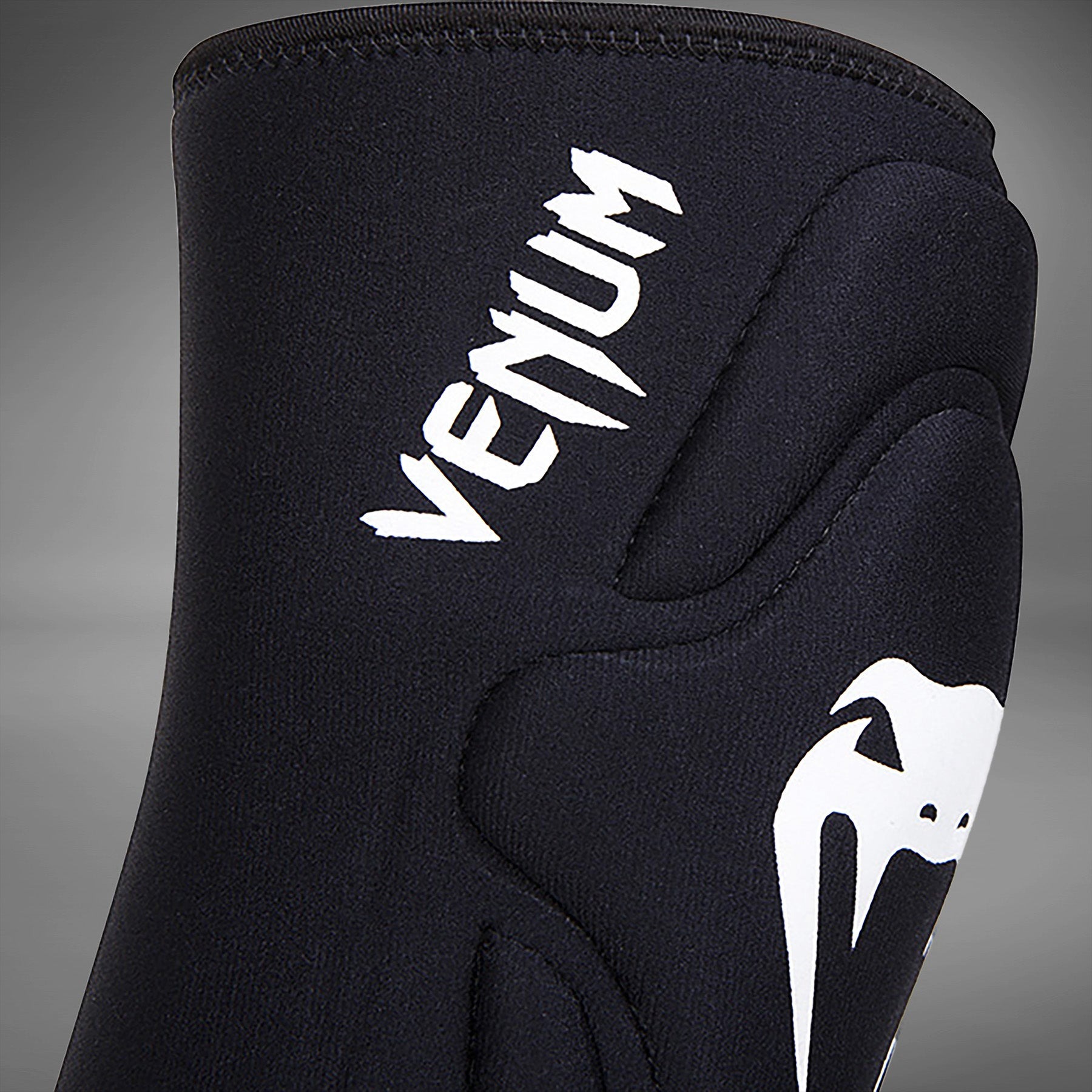 genouilleres-venum-kontact-noir-blanc