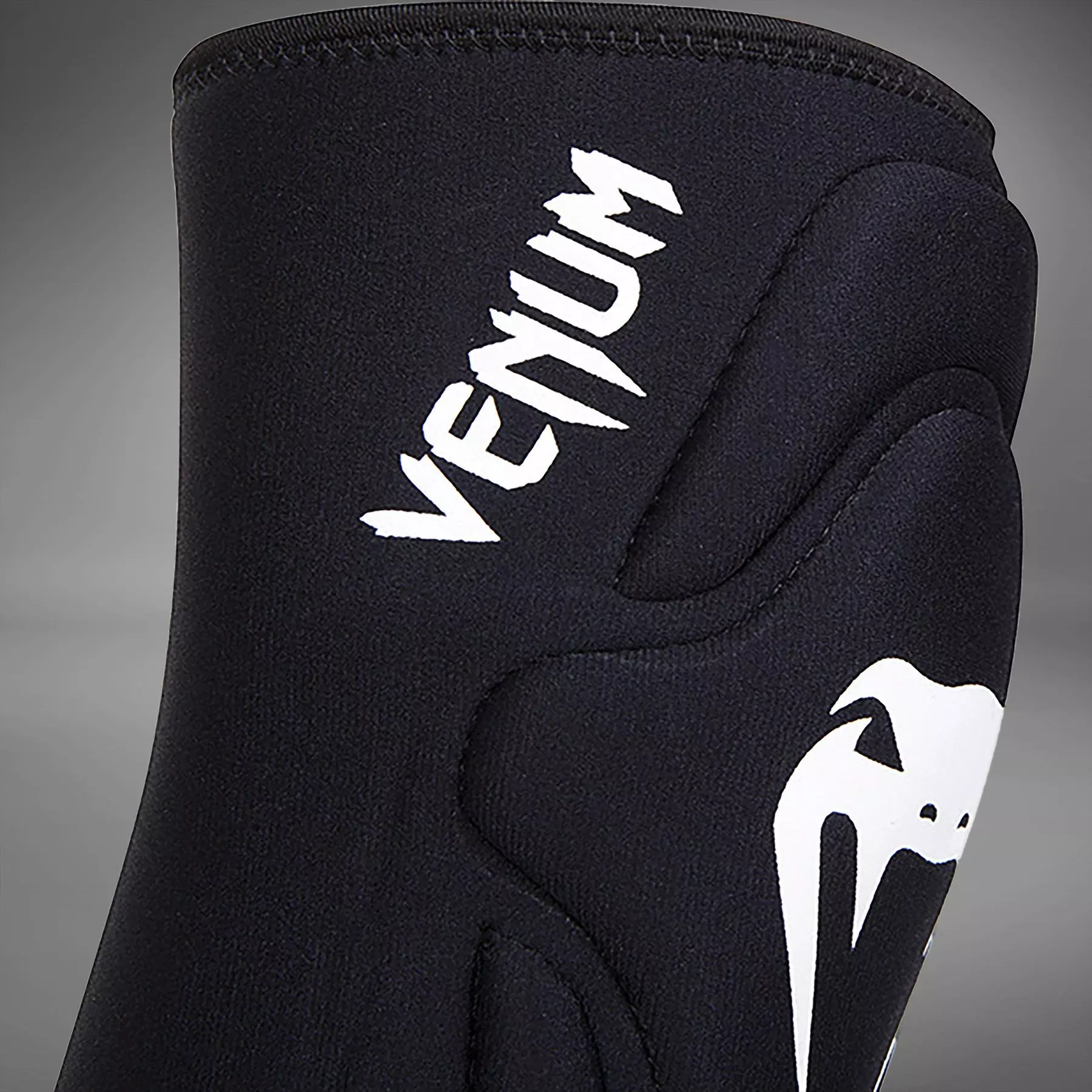 genouilleres-venum-kontact-noir-blanc