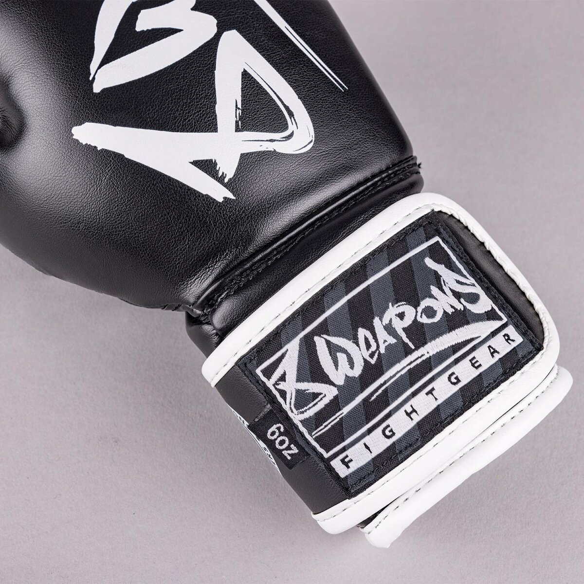 gant-de-boxe-8weapons-enfant-noir-blanc