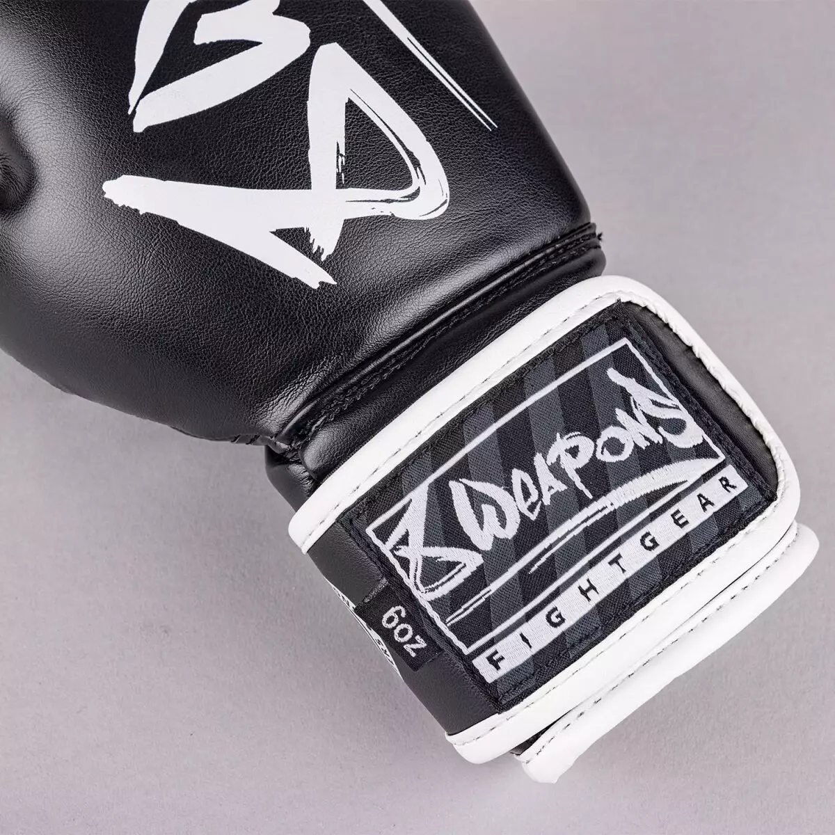gant-de-boxe-8weapons-enfant-noir-blanc