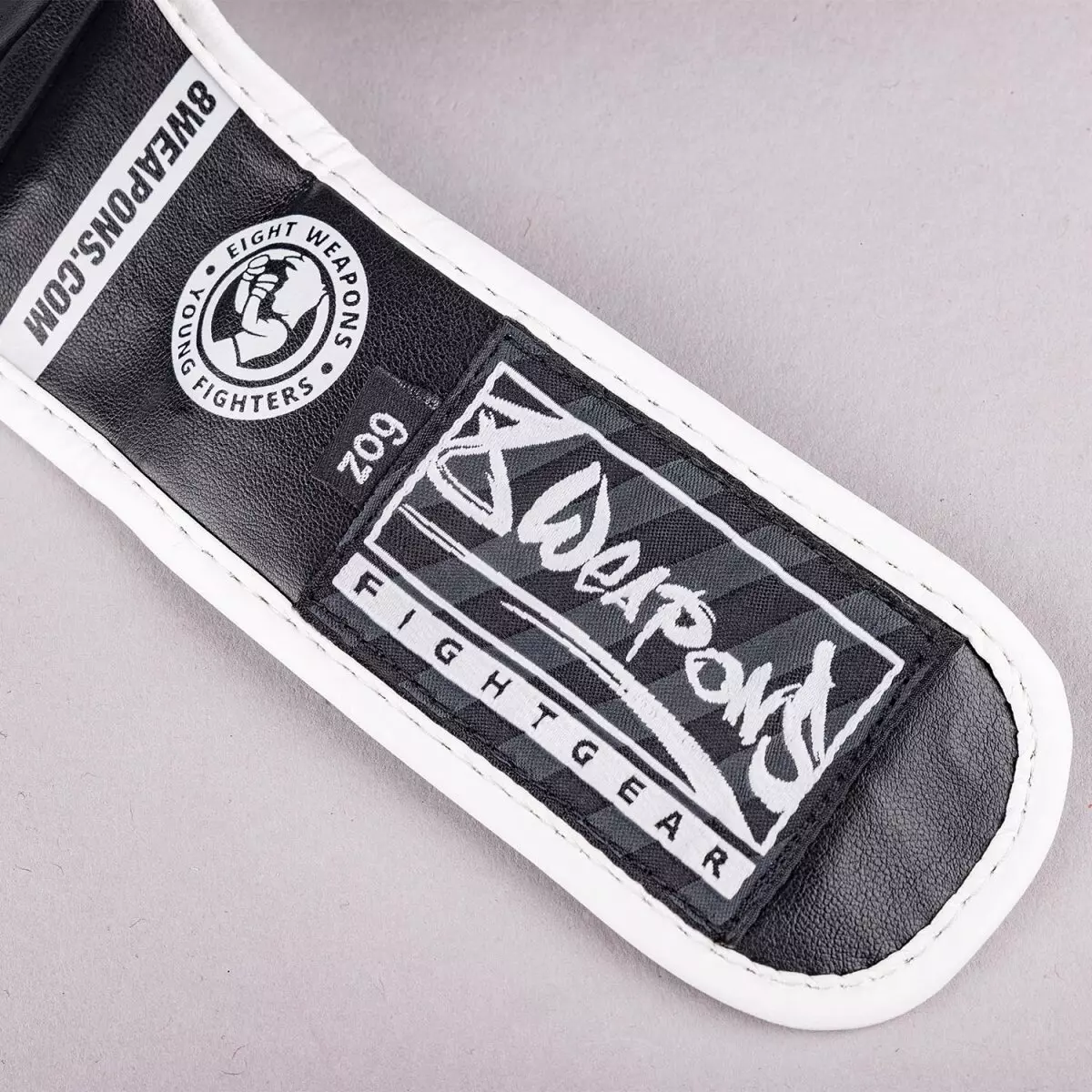 gants-de-boxe-8weapons-enfant-noir-blanc