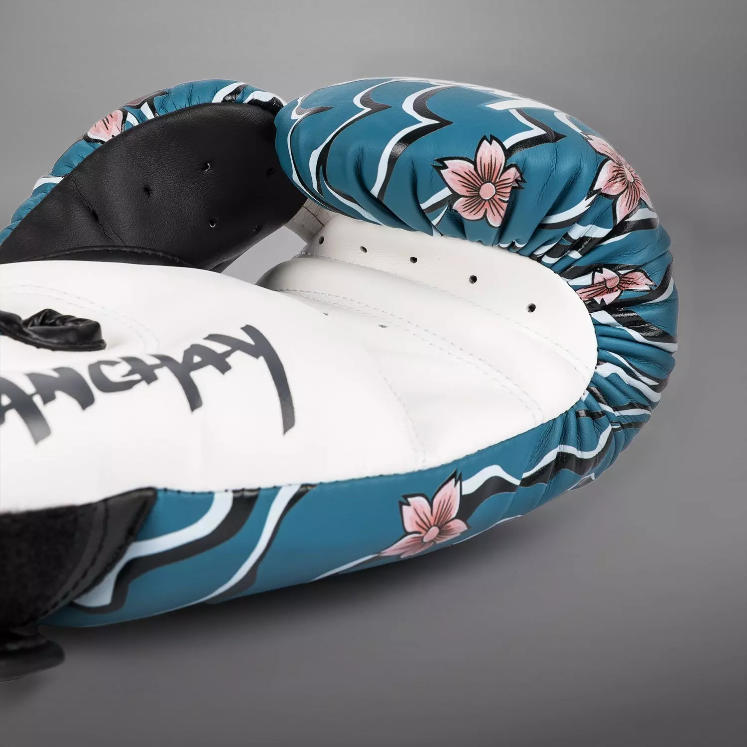 gants-de-boxe-venum-x-tawanchay-bleu