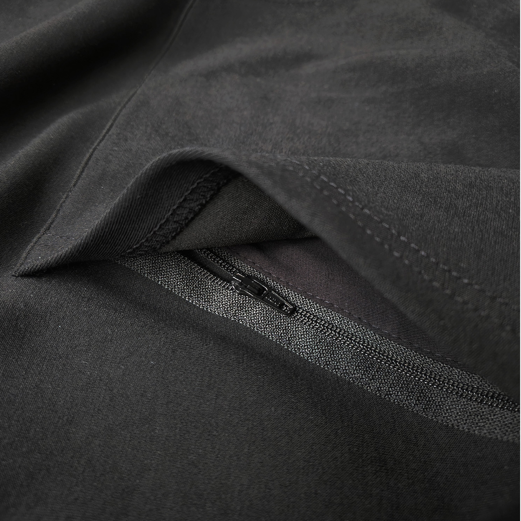 sweat-noir-capuche-athena