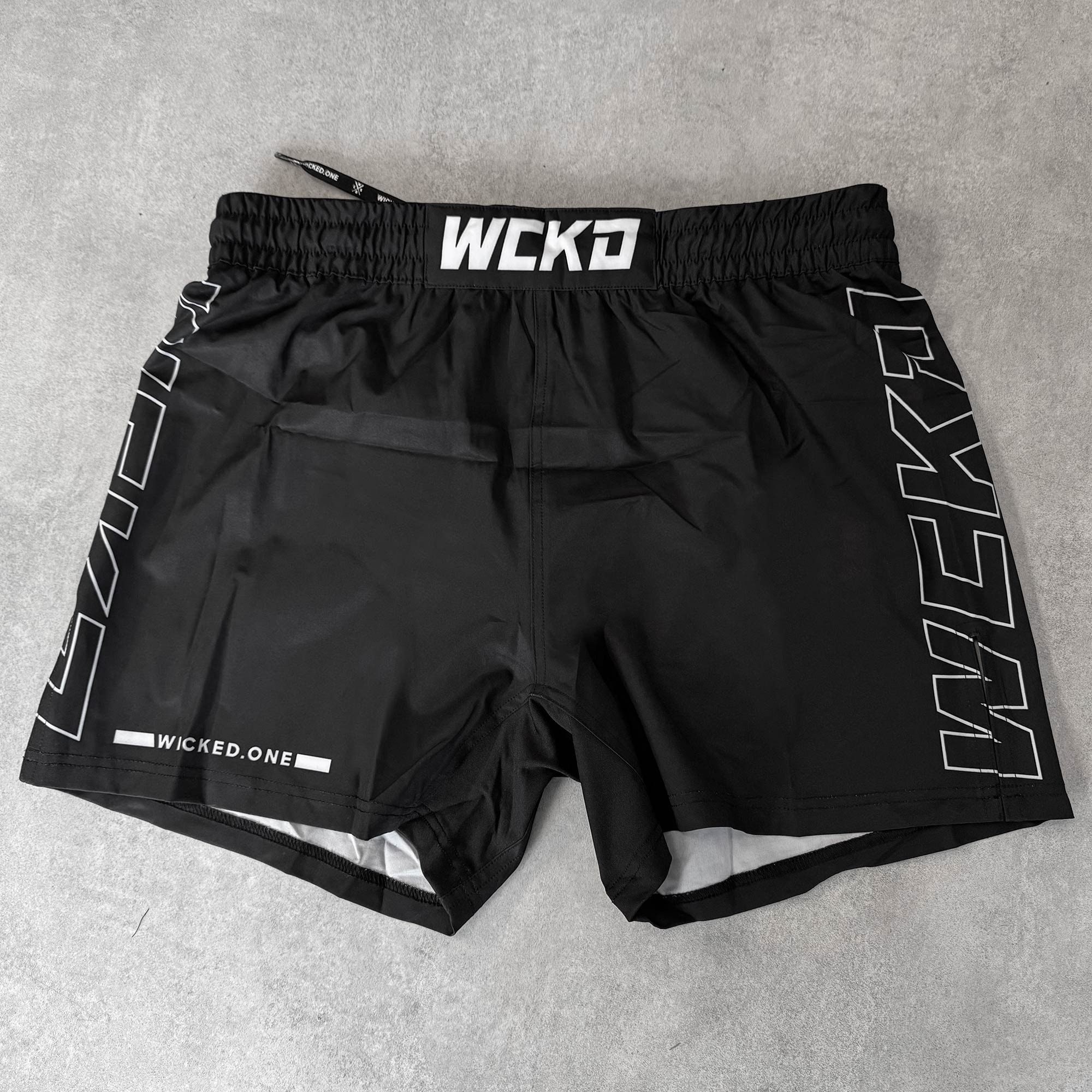 short-mma-court-wicked-one-raw-noir