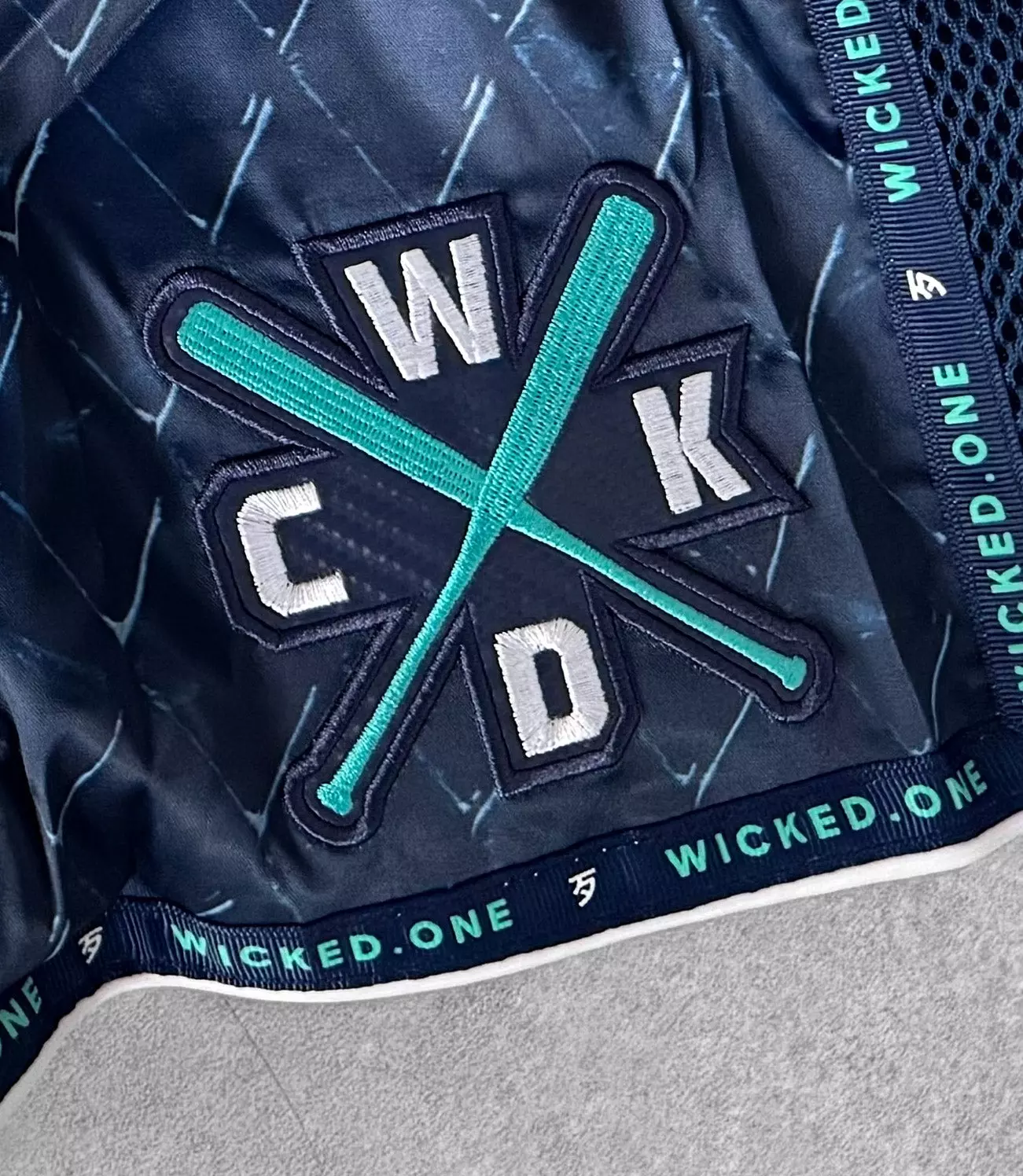 short-boxe-thai-wicked-one-cage-bleu
