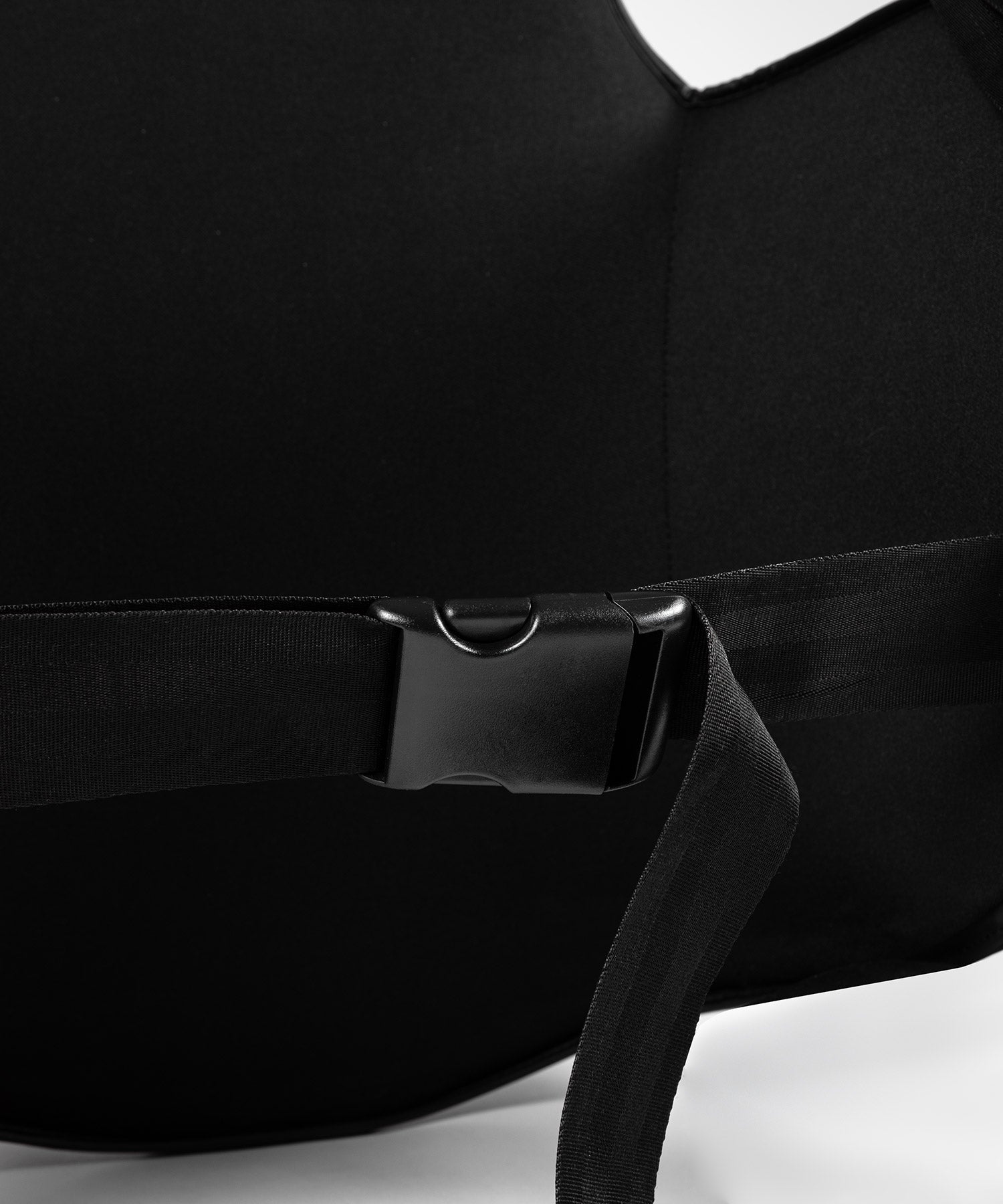 plastron-protection-venum-noir-blanc