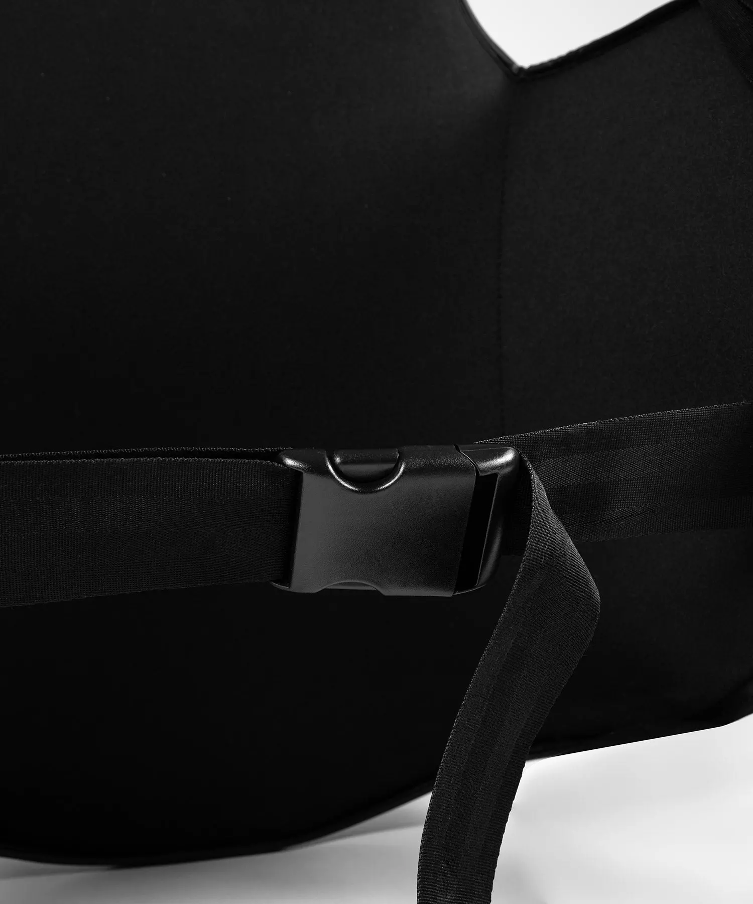 plastron-protection-venum-noir-blanc