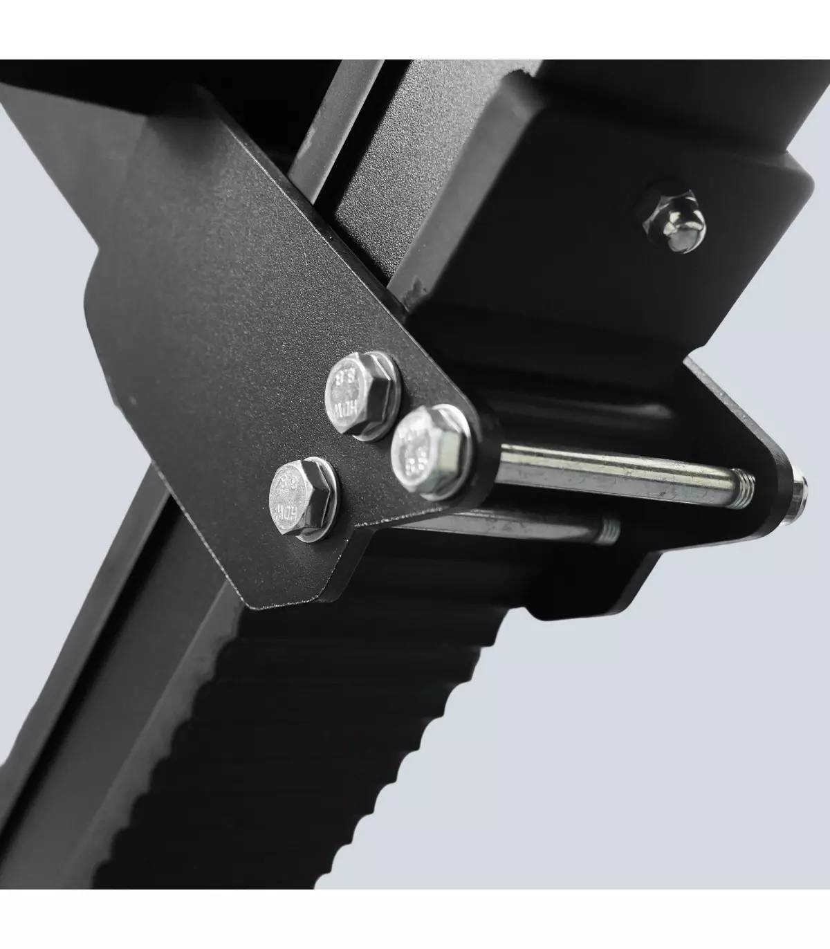 iso-lateral-shoulder-sveltu-press