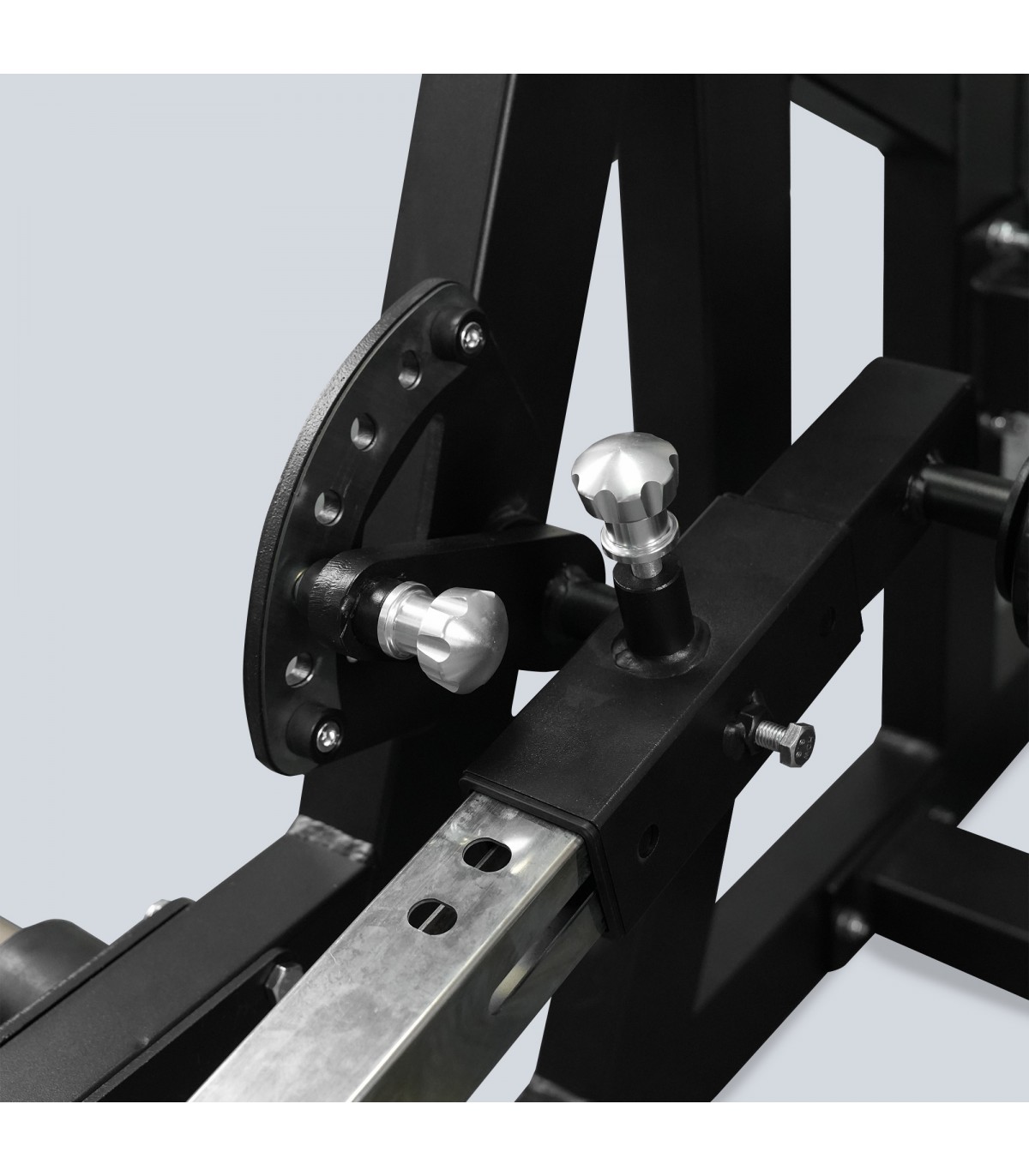 iso-sveltus-lateral-leg-extension-m2004