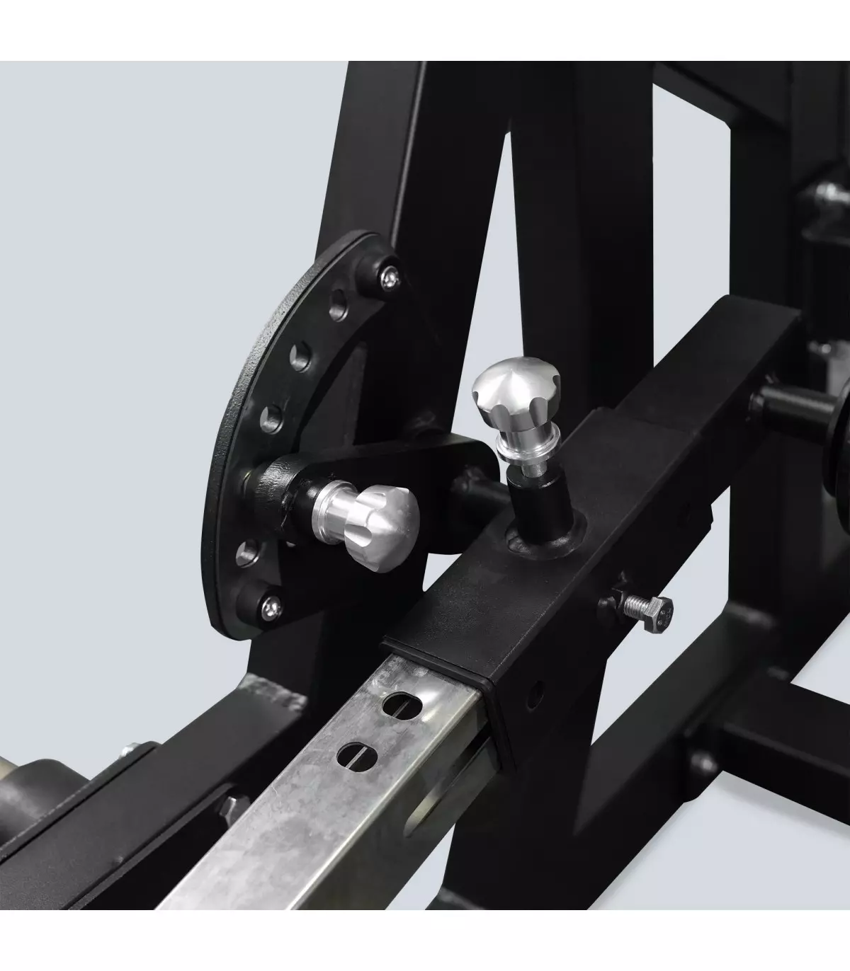 iso-sveltus-lateral-leg-extension-m2004