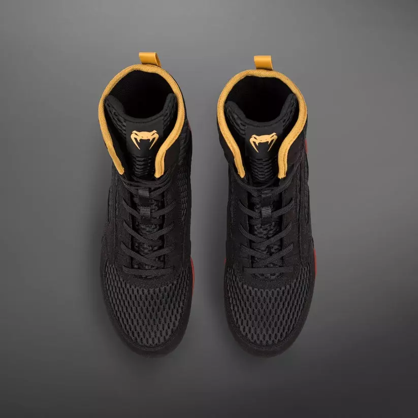 chaussures-boxe-venum-contender-noir-or-rouge