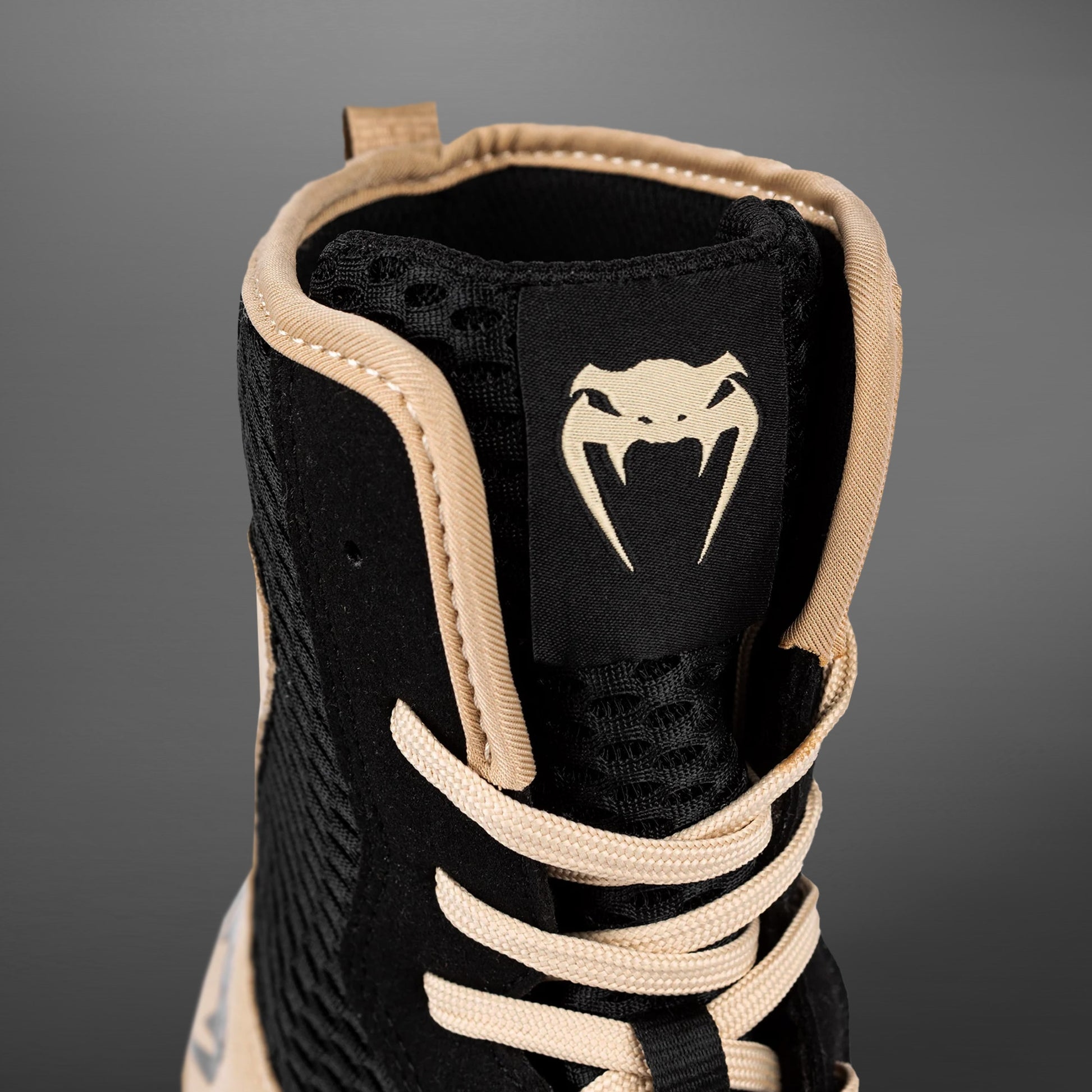 venum-chaussure-de-boxe-contender-noir-sable