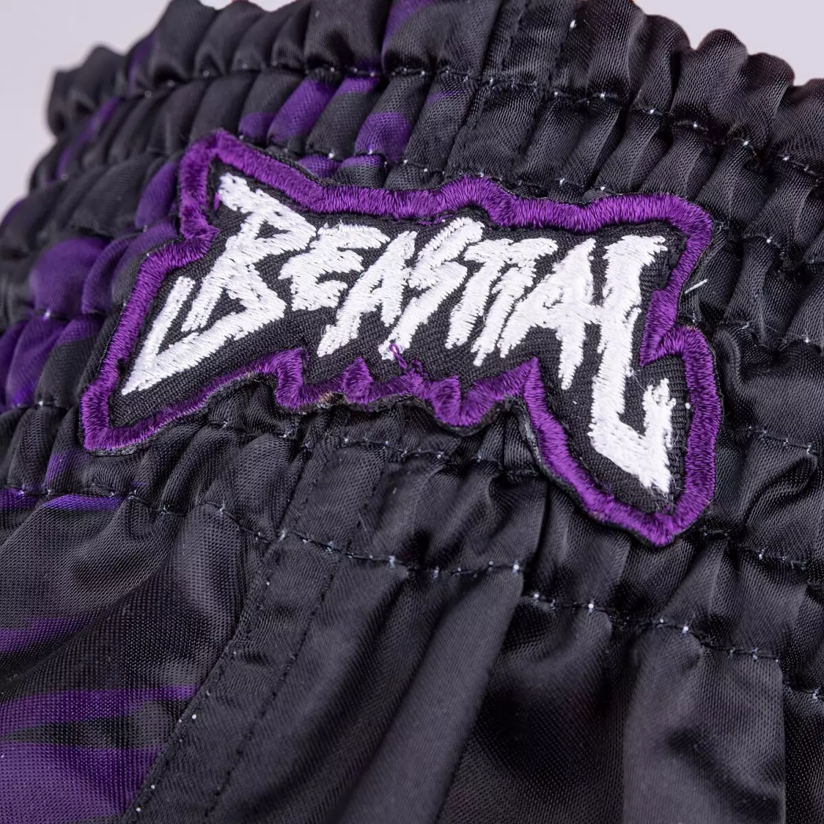short-boxe-8-weapons-enfant-noir-violet