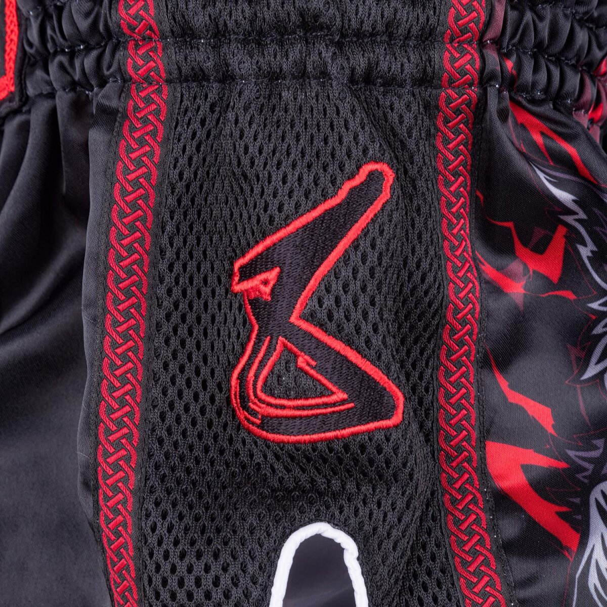short-boxe-8-weapons-enfant-noir-rouge