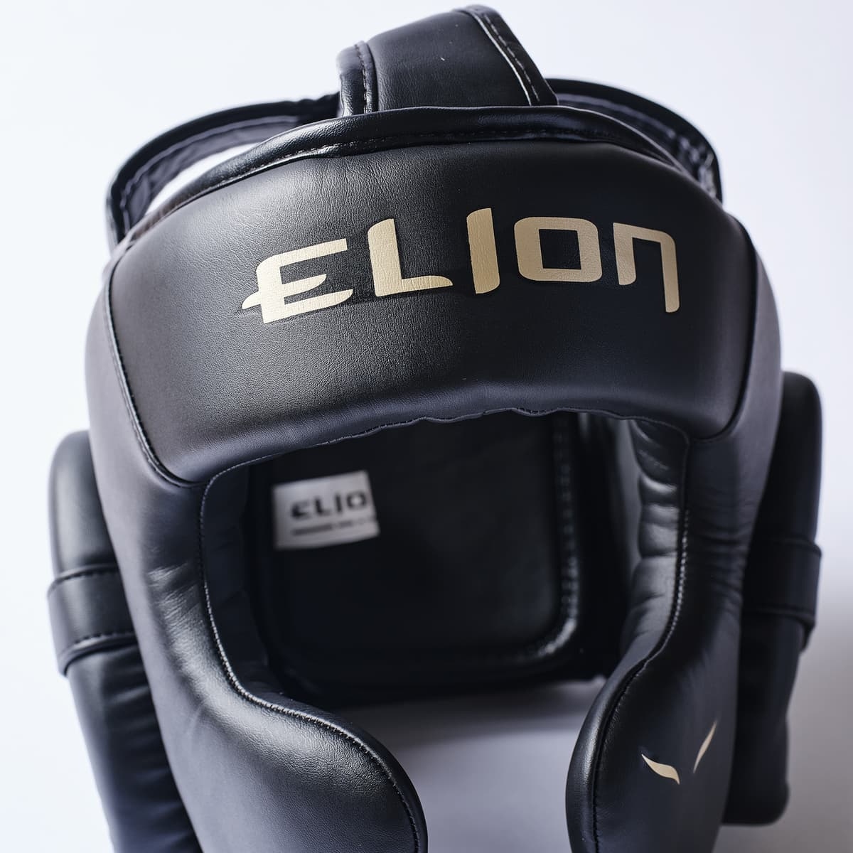 casque-boxe-elion-noir-et-or