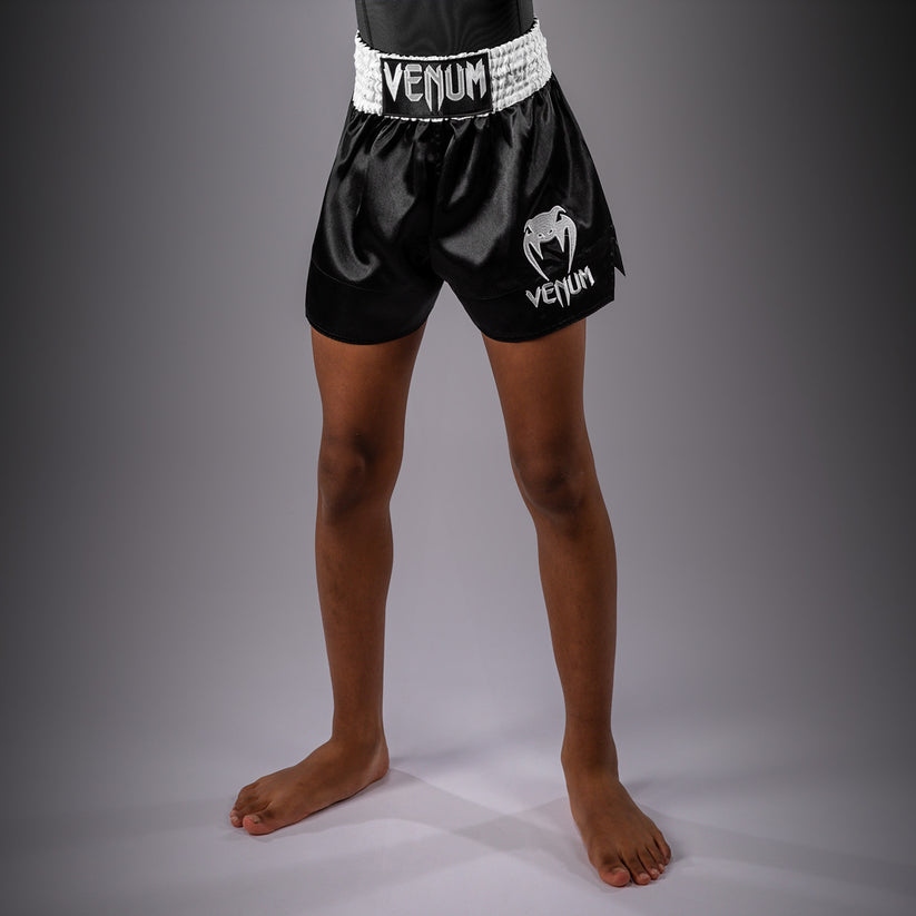 short-de-boxe-enfant-venum-classic-noir-blanc