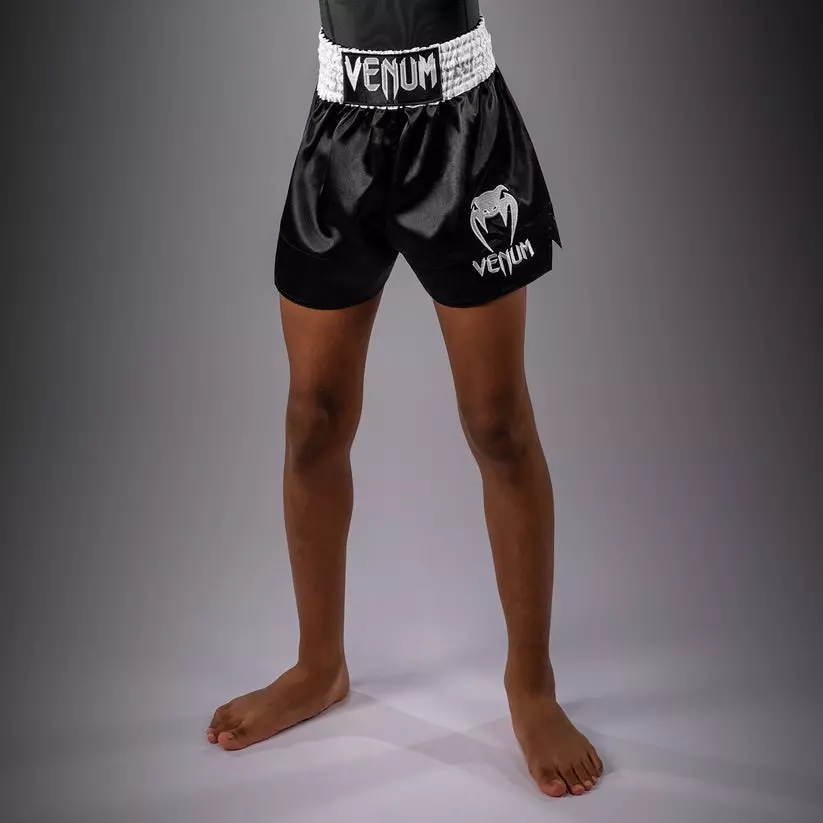 short-de-boxe-enfant-venum-classic-noir-blanc