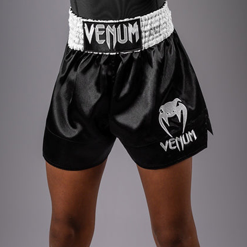short-de-boxe-enfant-venum-classic-noir-et-blanc