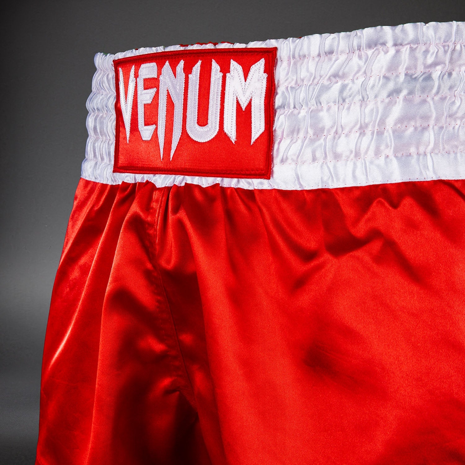 short-muay-thai-venum-classic-rouge