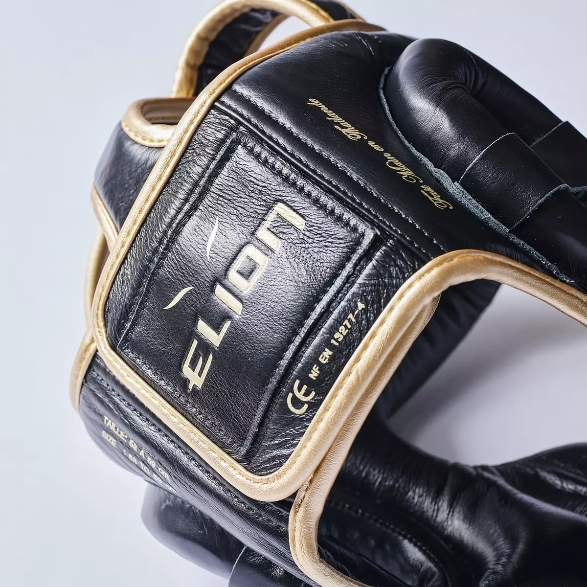 casque-de-boxe-elion-en-cuir-noir-et-or