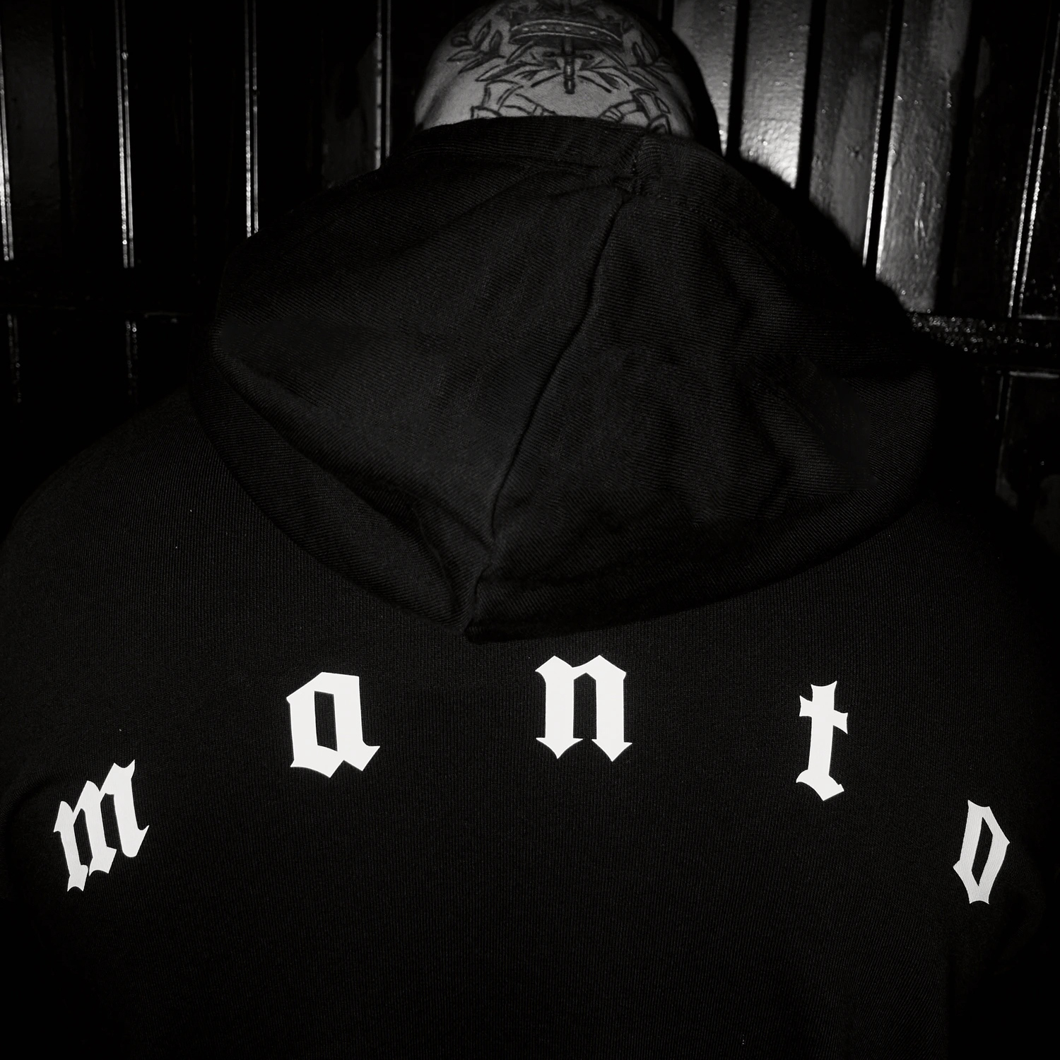sweat-a-capuche-manto-bones-noir