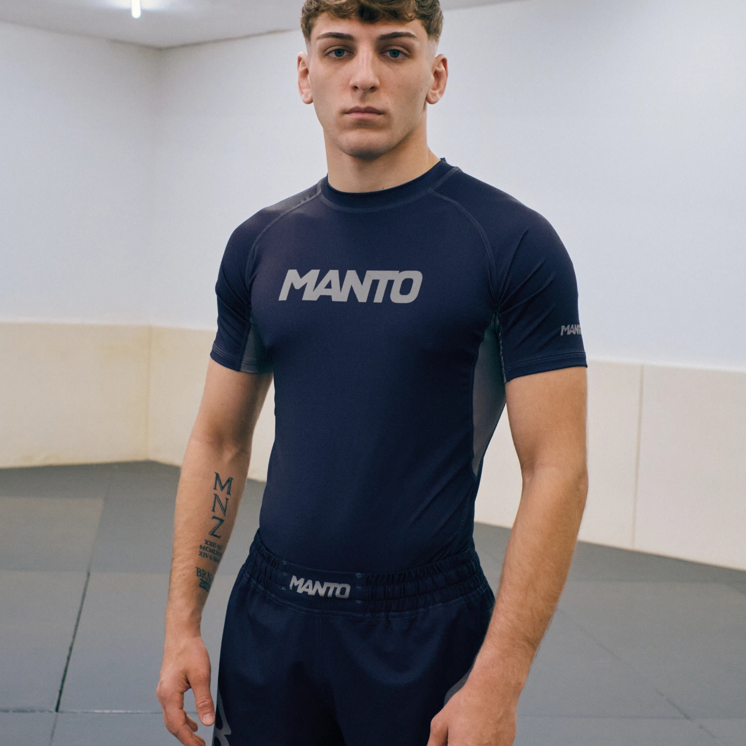 rashguard-manto-logo-dual-navy