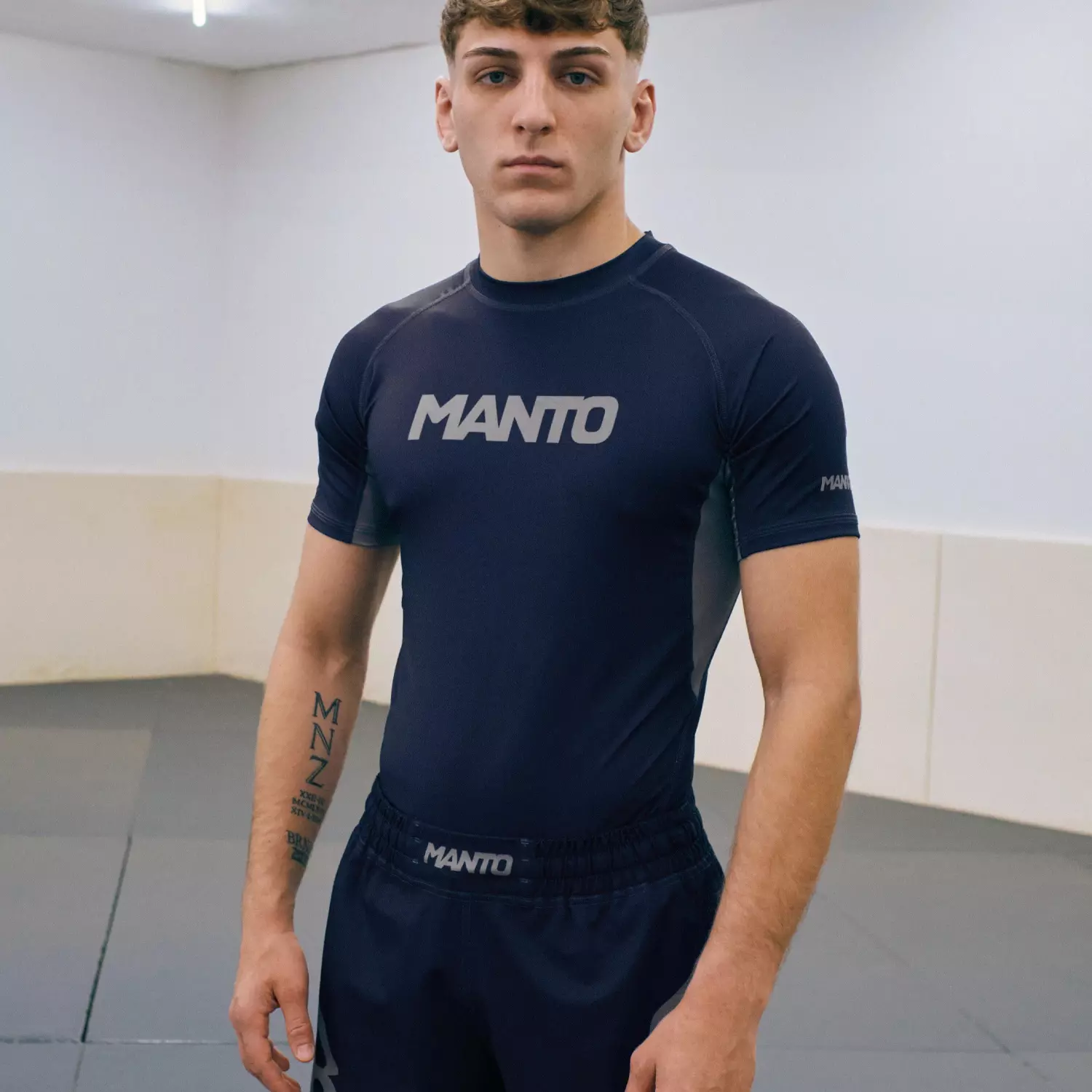 rashguard-manto-logo-dual-navy