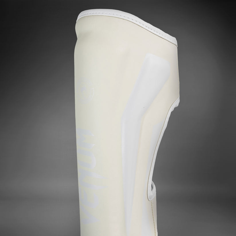 protege-tibias-pieds-venum-elite-blanc