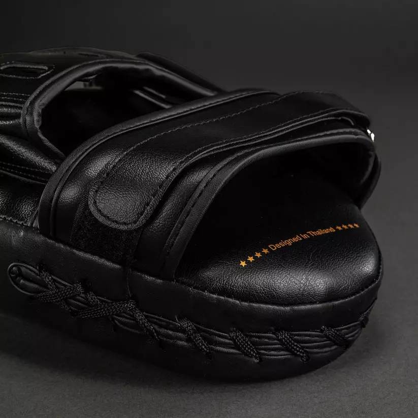 patte-dours-venum-noir-or