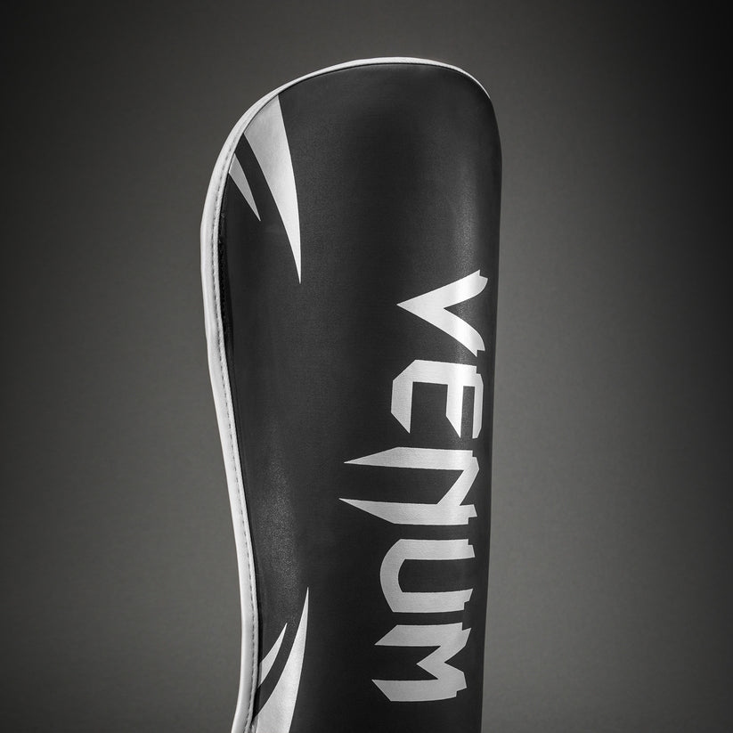 protege-tibia-venum-challenger-noir-argent
