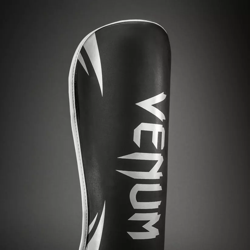 protege-tibia-venum-challenger-noir-argent