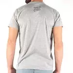 t-shirt-boa-jogo-no-chao