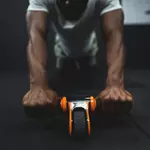 ab-roller-sveltus-noir-abdos