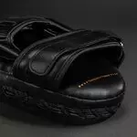 patte-dours-venum-noir-or