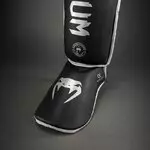 protege-tibia-venum-challenger-noir-argent-venum