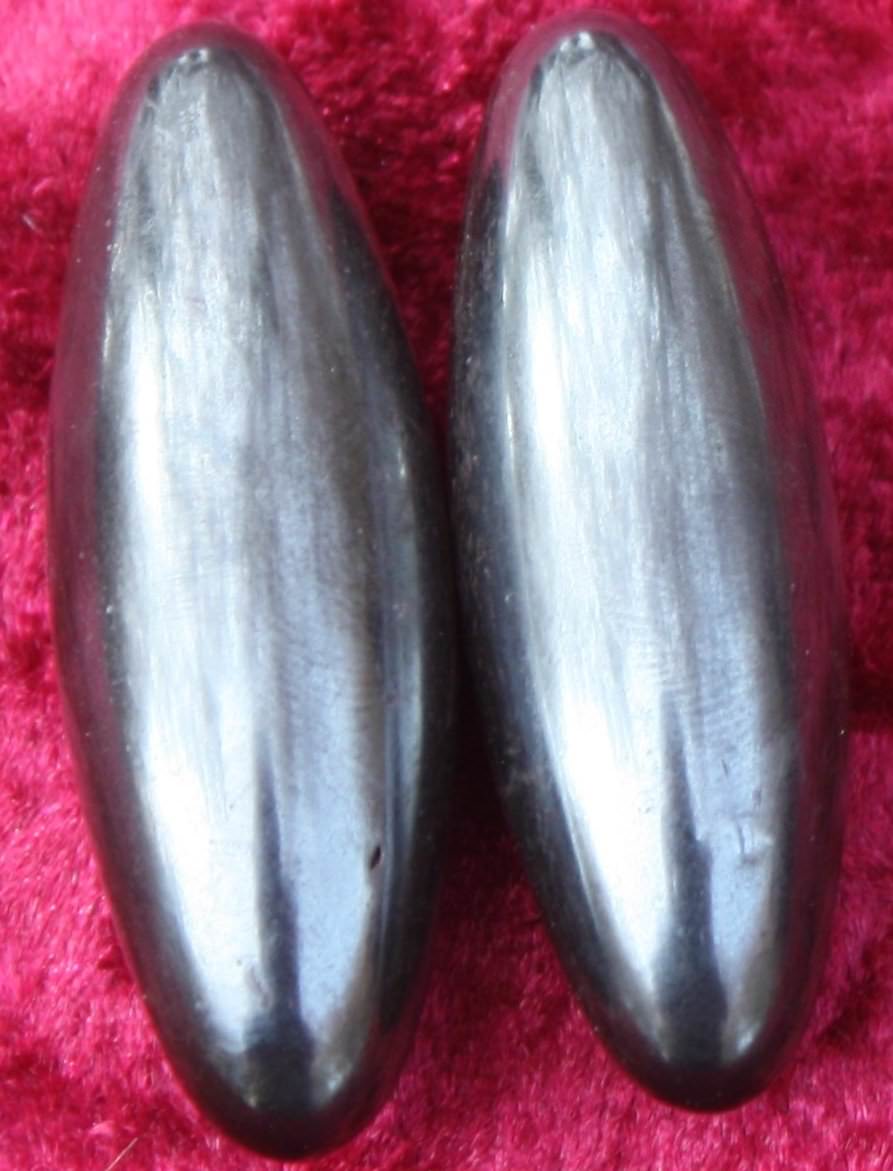 PAIRE D HEMATITES AIMANTEES HEMATITES AIMANTEES Pierreroulee
