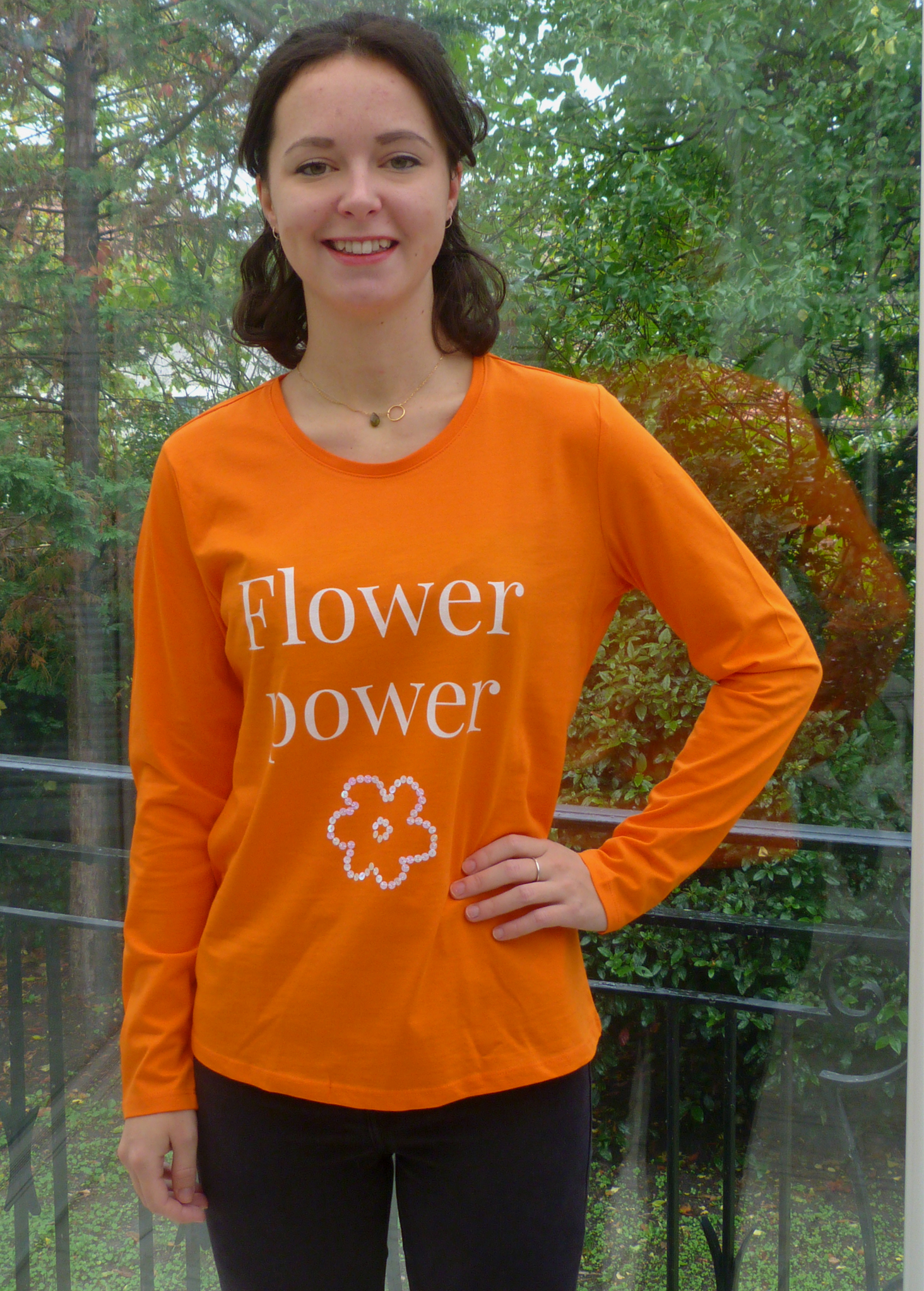 t-shirt orange femme imprimé et brodé blanc