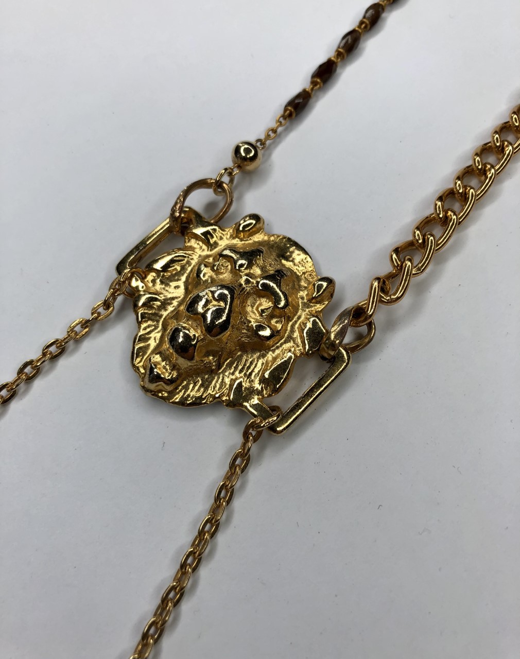 sautoir lion détail bis