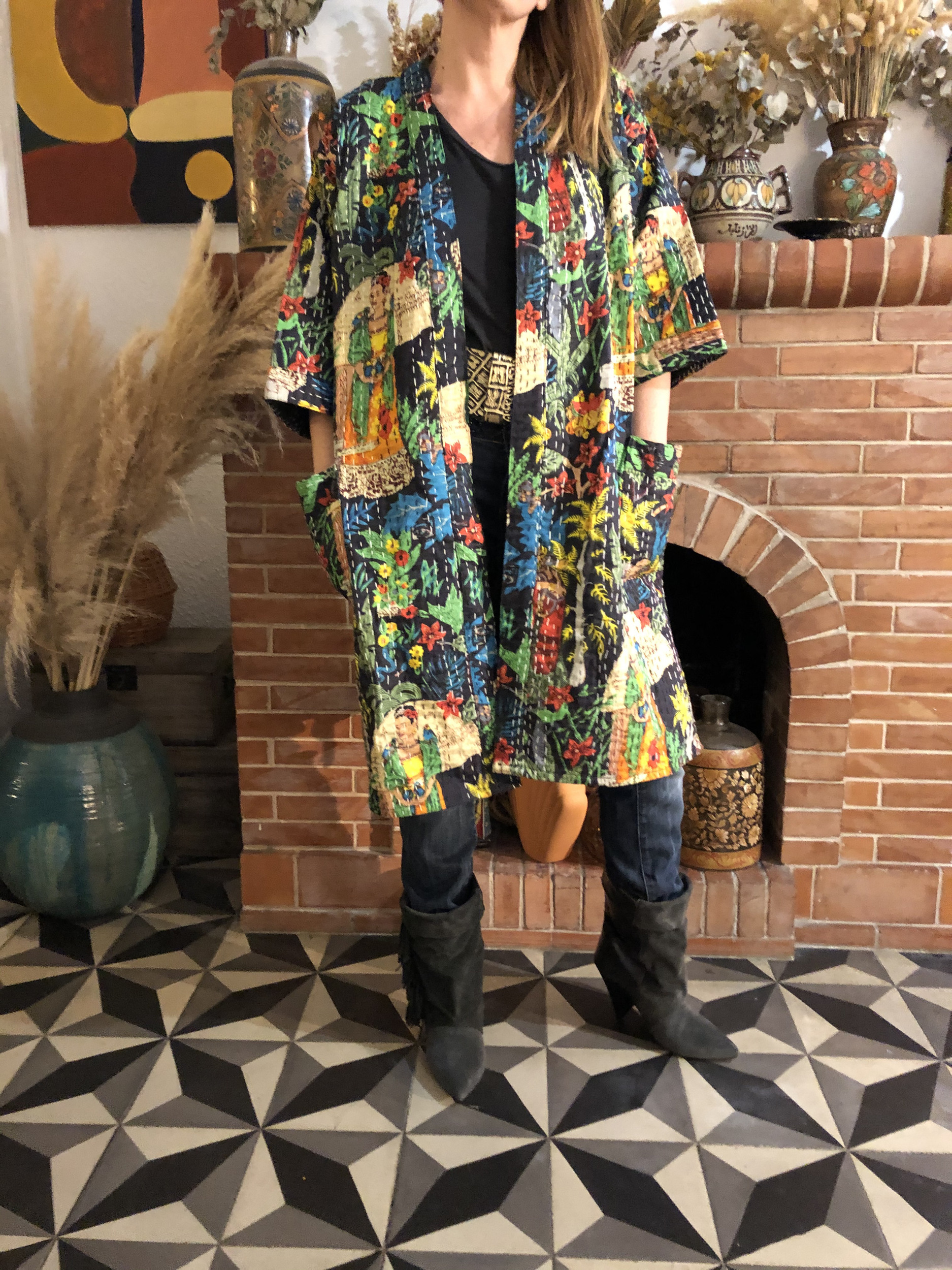 veste kimono indienne frida kahlo noire portée