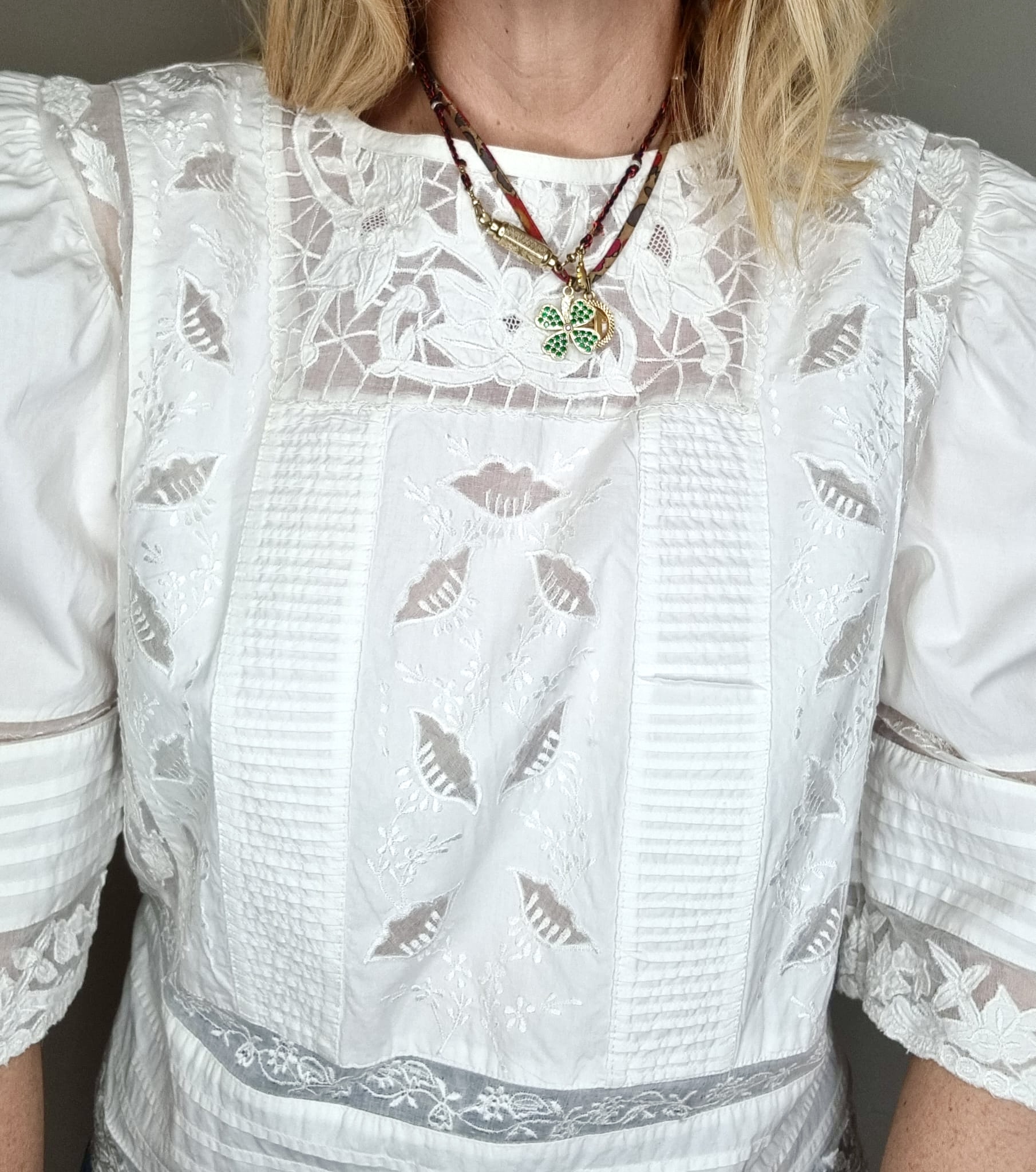 blouse romantique vintage portée détail 3