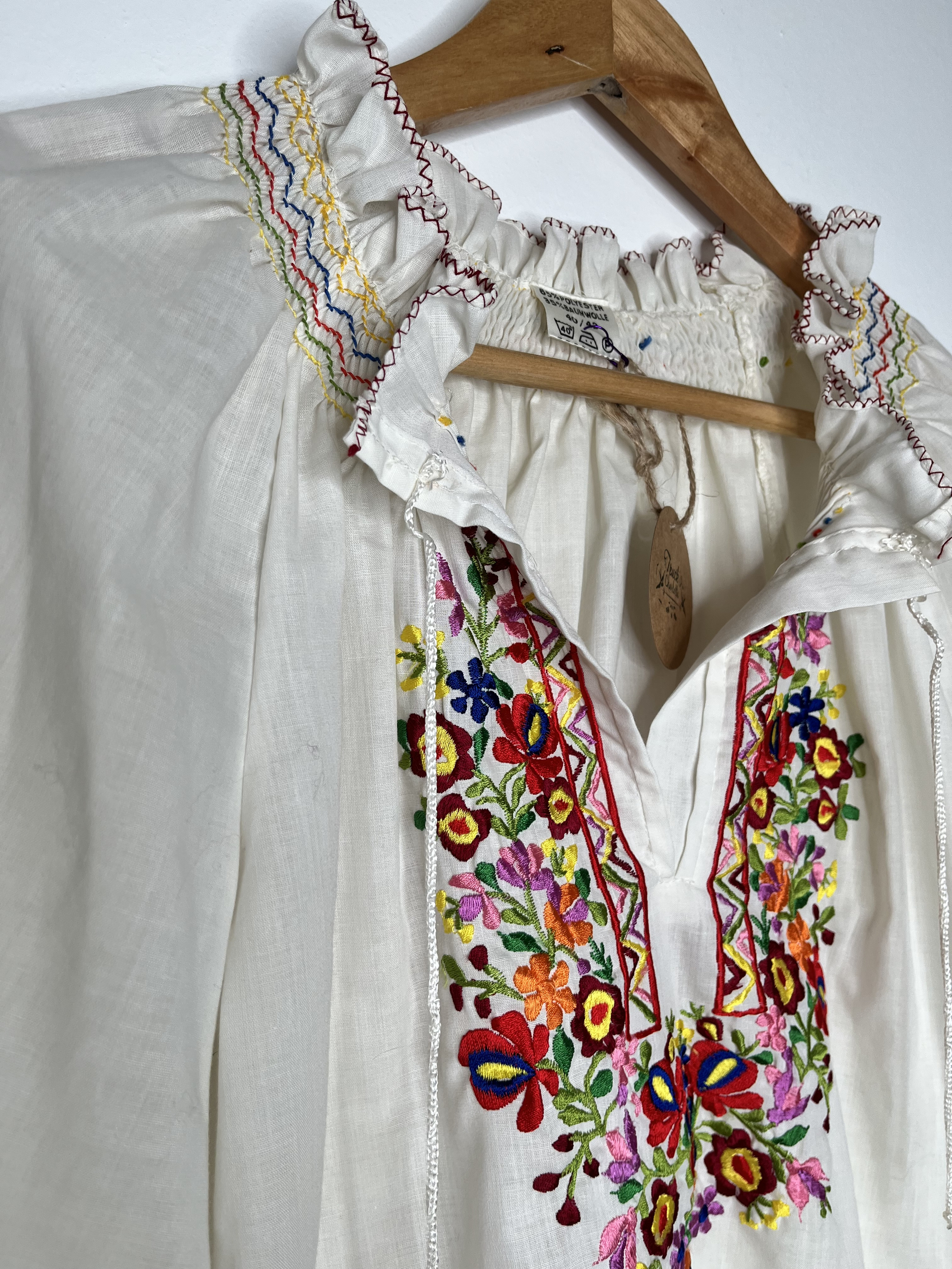 blouse vintage roumaine brodée détail