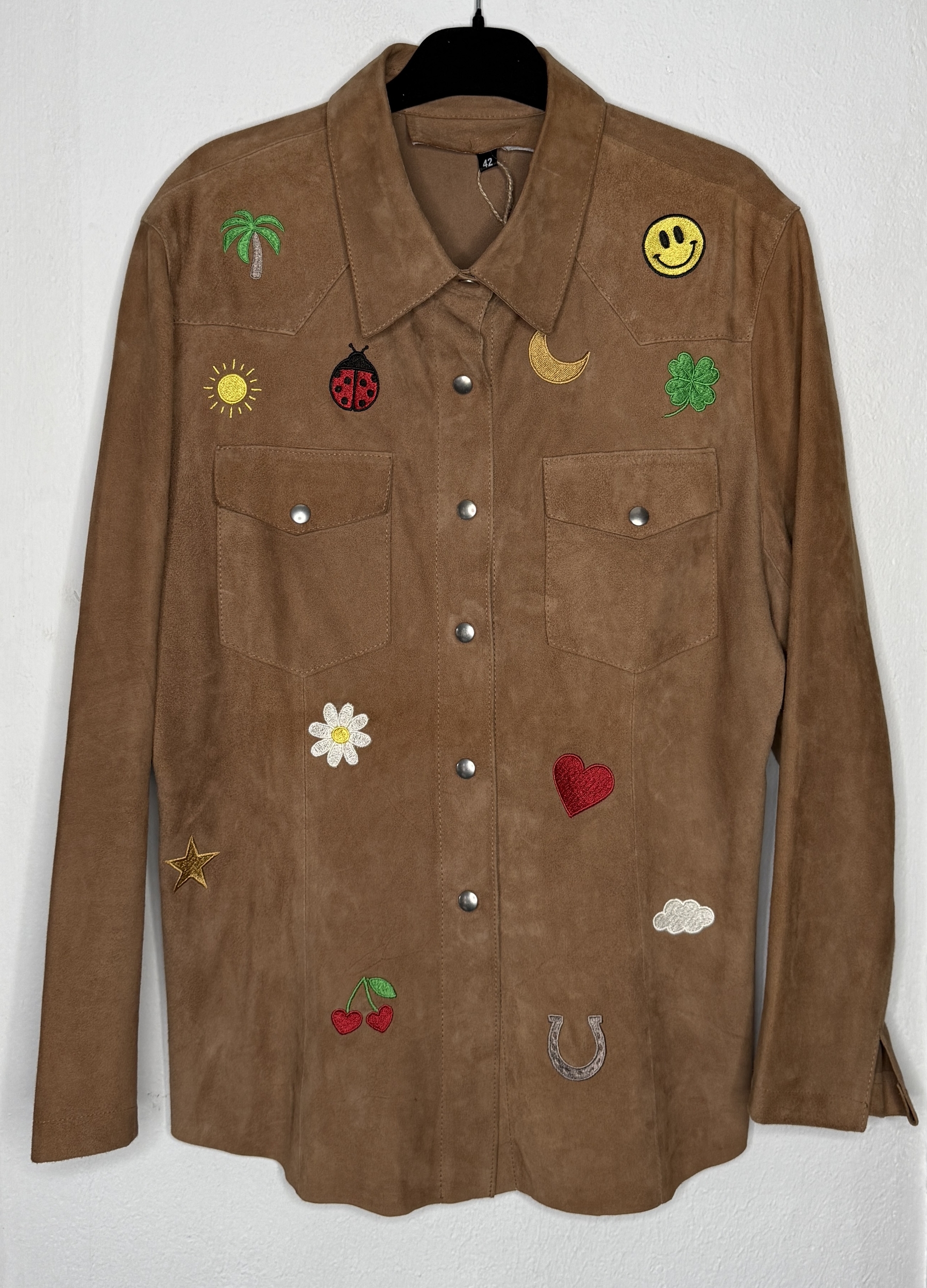 Chemise daim brodée claire