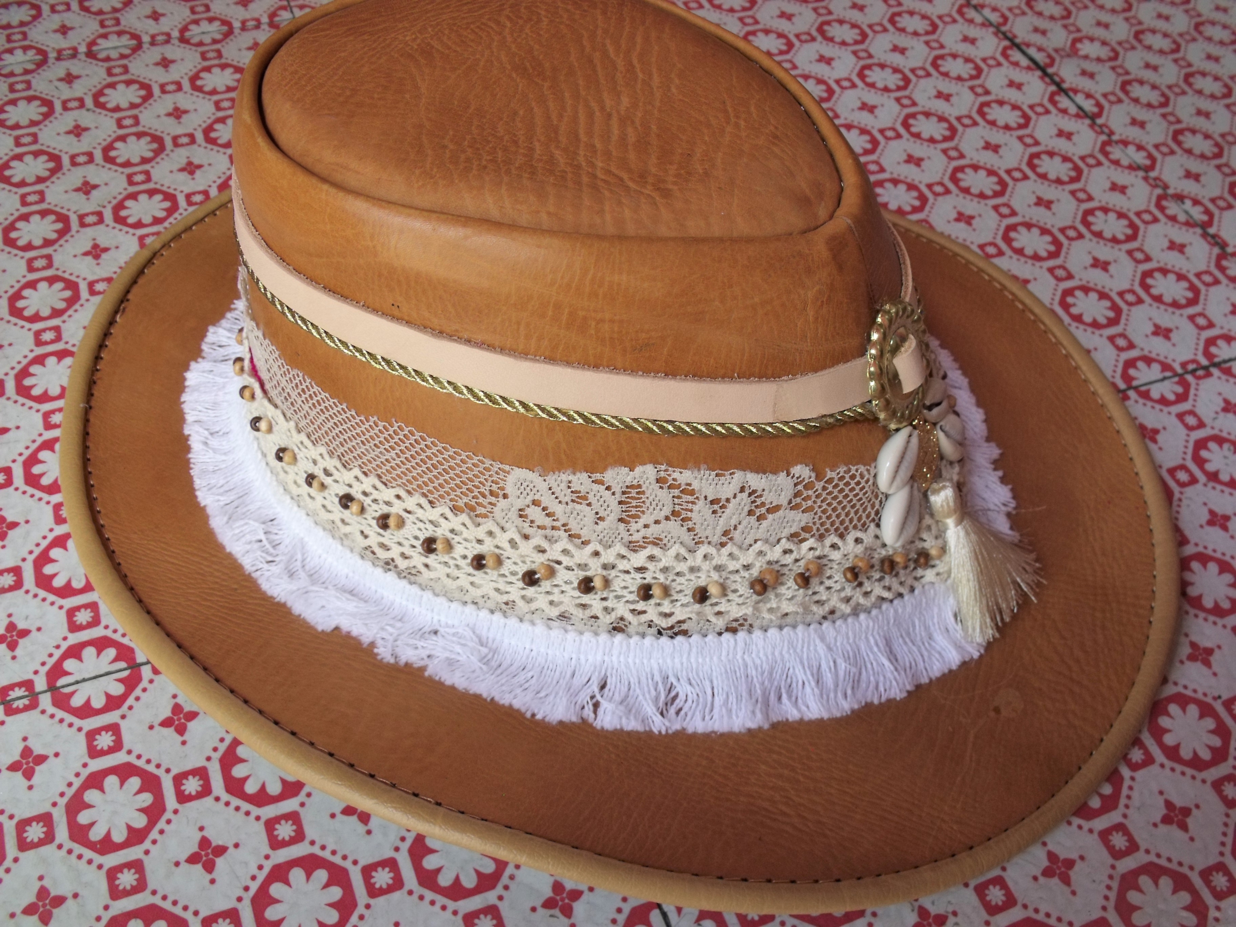 Chapeau cuir blanc 3