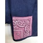veste bleu de travail bandana rose détail