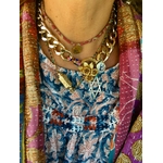 collier scorpion et rose porté bis
