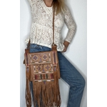 sac cuir ethnique vintage porté