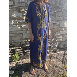 robe vintage brodée 70 côté