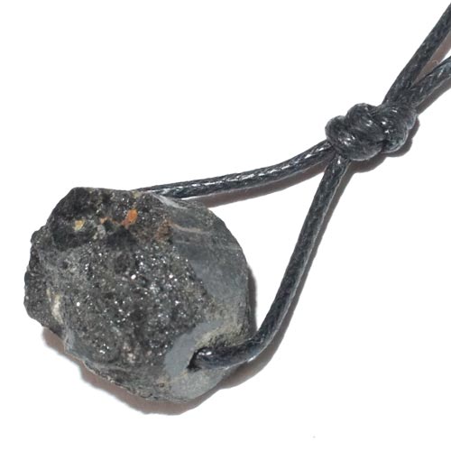 7785-pendentif-tourmaline-noire-brute-avec-cordon