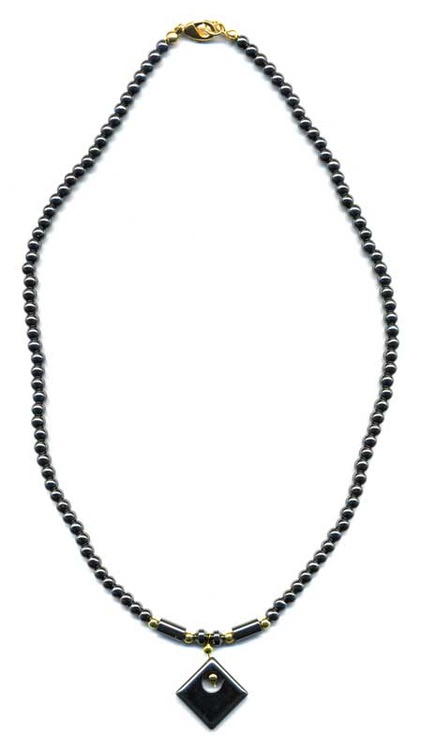 1873-collier-hematite-avec-losange-et-perles